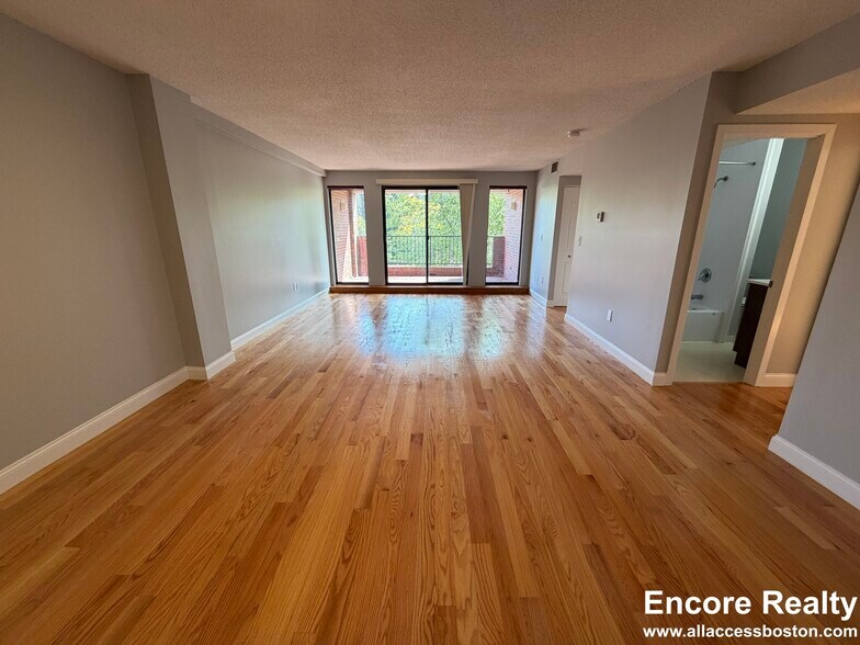 Building Photo - 1751 Beacon St