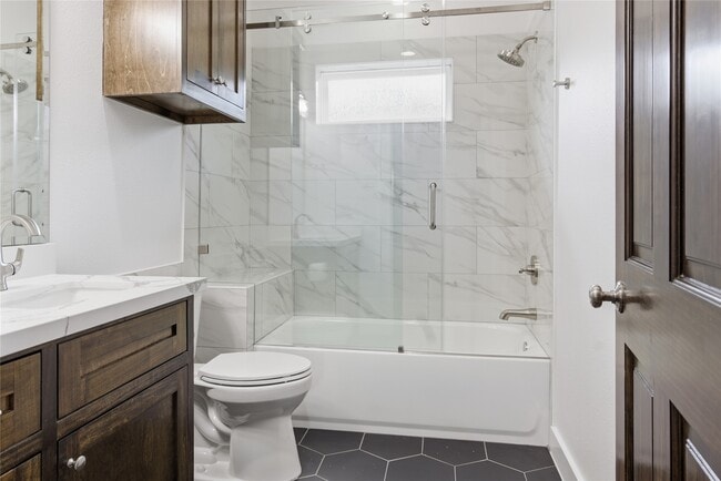 Building Photo - 430 N Hutcheson St