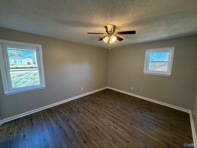 Building Photo - 117 Lucille Dr SW