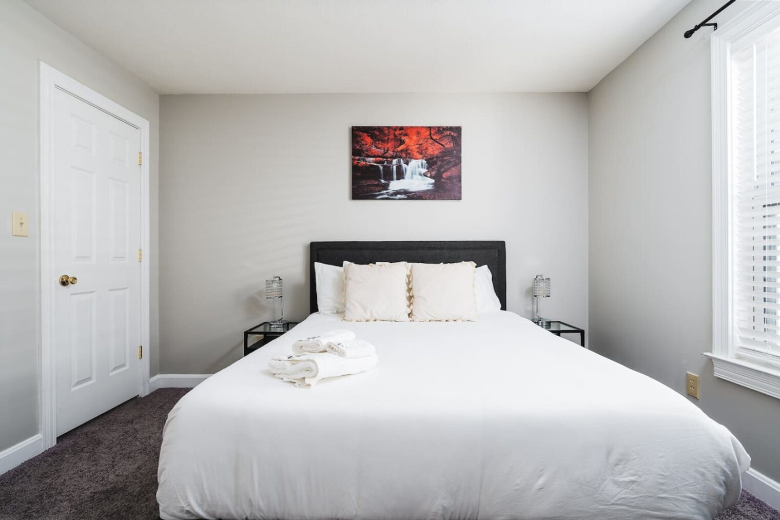 Building Photo - 742 N Sheffield Ave