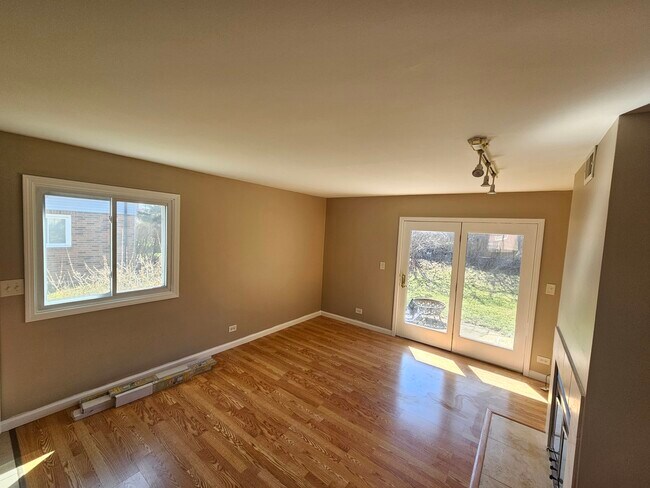 Building Photo - 687 Rosner Dr