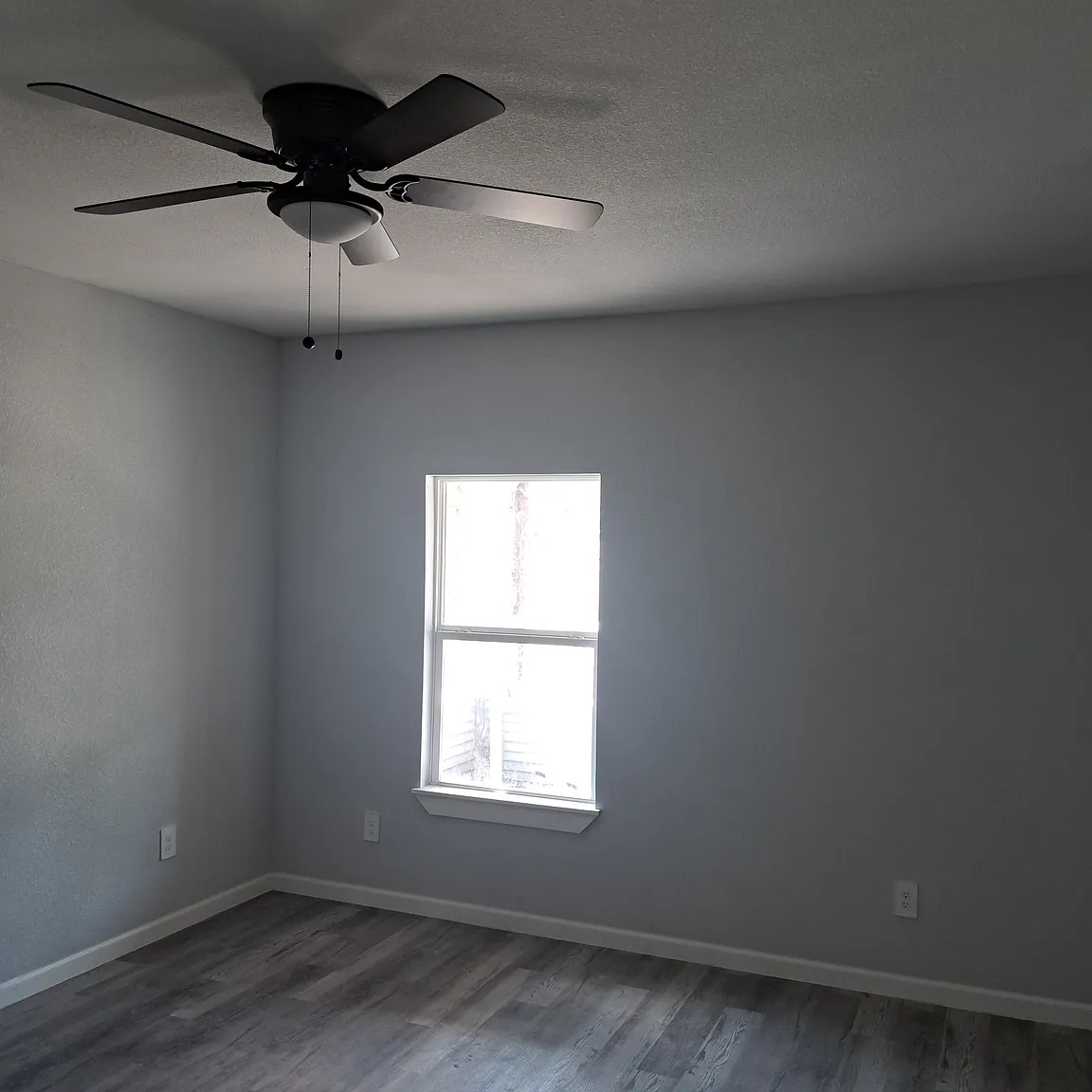 Building Photo - Room in House on Hicks Ave
