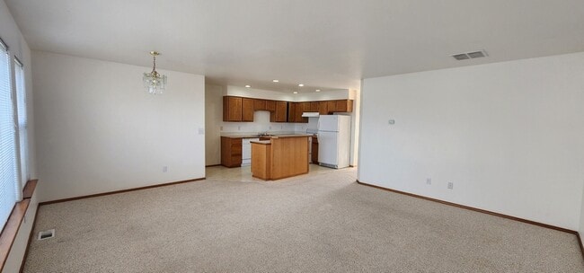 Building Photo - 1326 S Skyline Dr