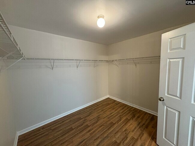Building Photo - 137 Rossmore Dr