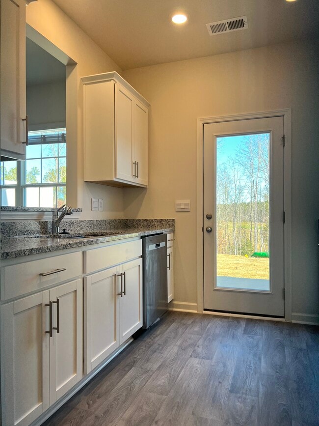 Building Photo - 331 David Hl Dr