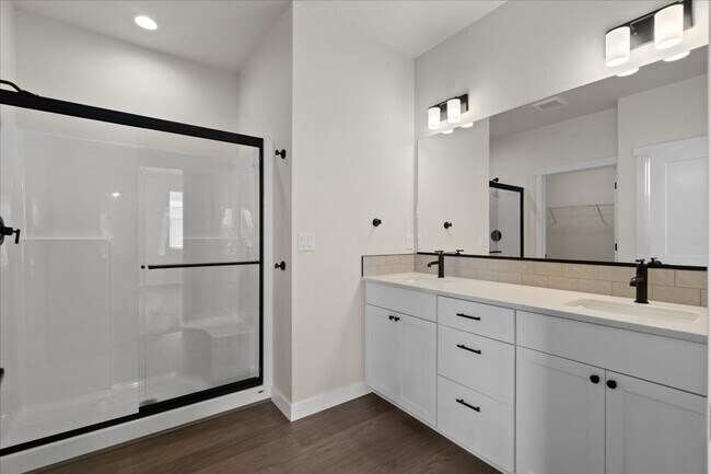 Building Photo - Spacious 4-Bedroom Home with Modern Comforts