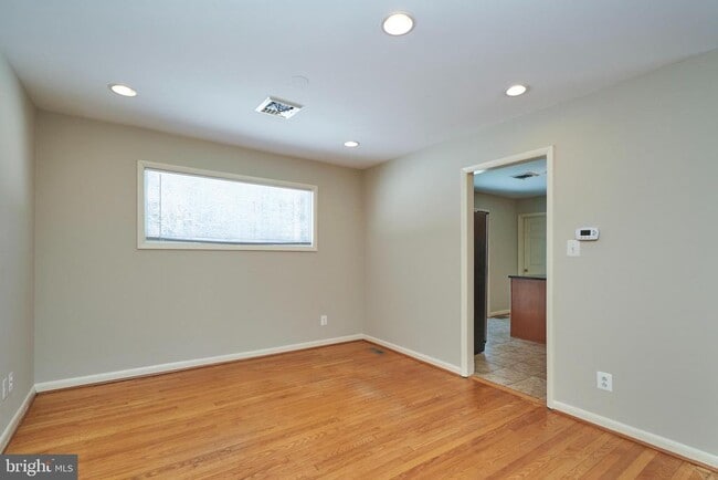 Building Photo - 500 Springvale Rd