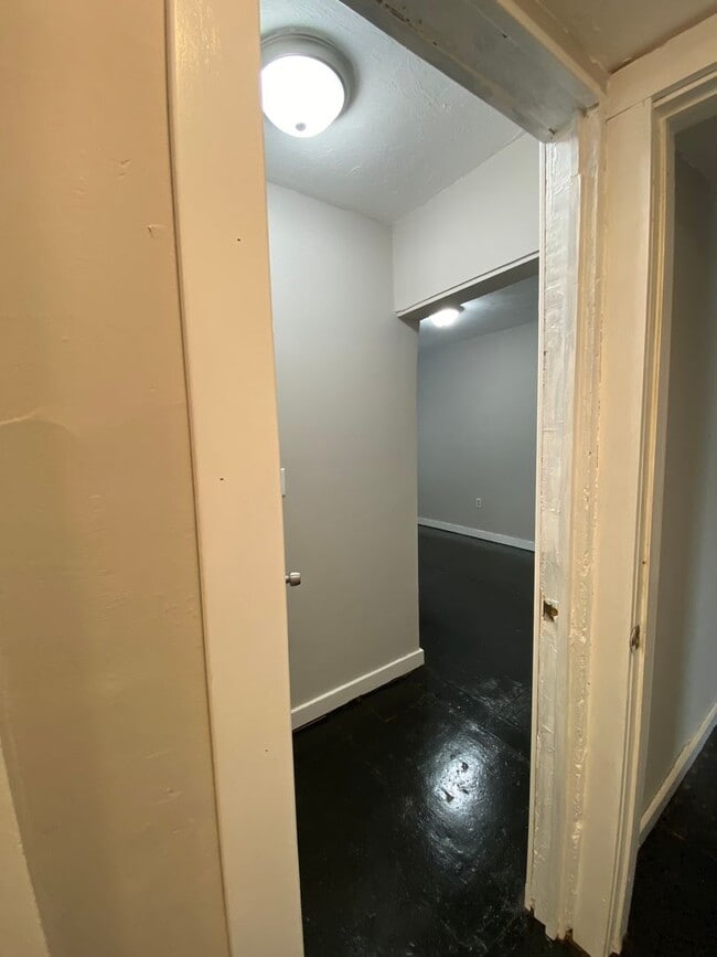 Building Photo - Cozy 3 bedroom in East York
