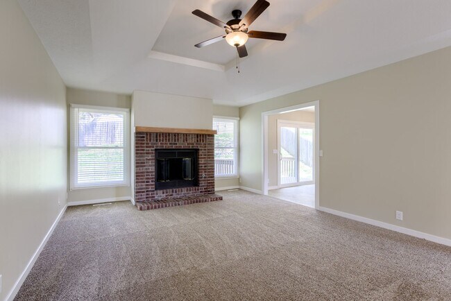 Building Photo - 3 Bedroom Bellevue Home!!