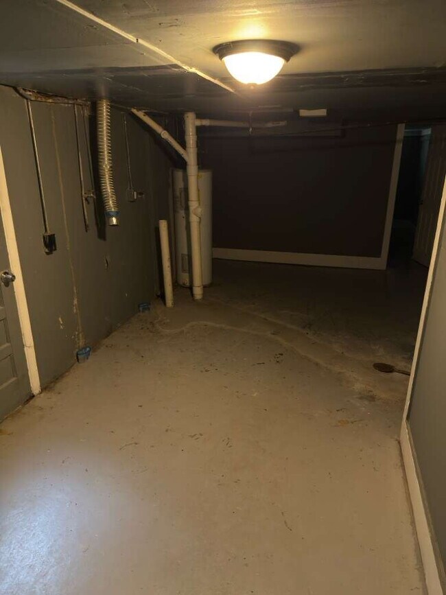 Building Photo - 5998 Bermuda Dr