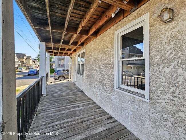 Building Photo - 122 Willow St