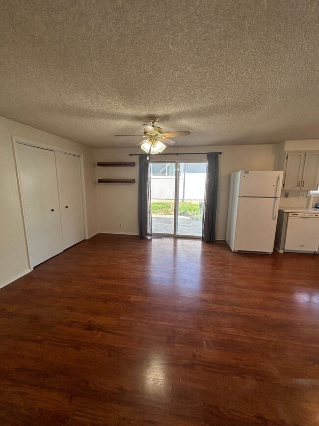 Building Photo - 2 Bedroom 2 Bath House