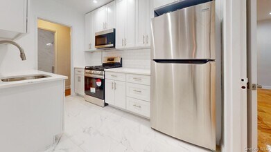 Building Photo - 66-15 Thornton Pl