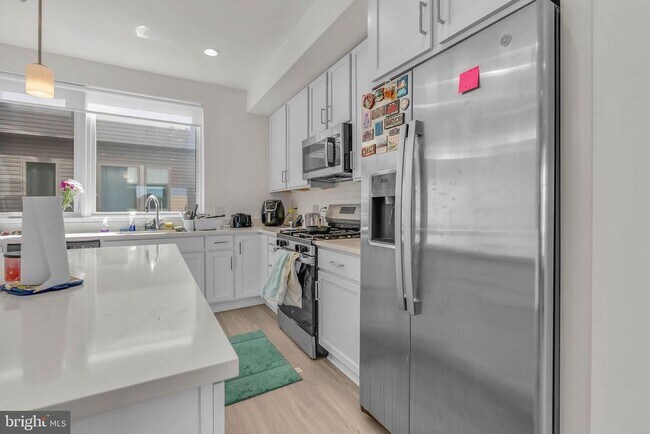 Building Photo - 3000 Schirra Ln