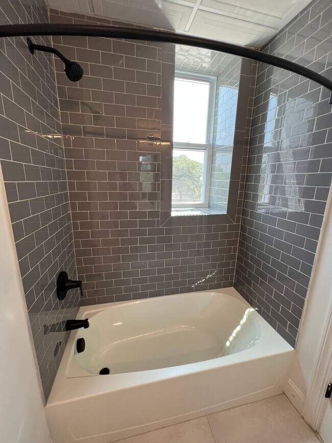 Building Photo - A CHEFS KITCHEN WITH VIEWS!