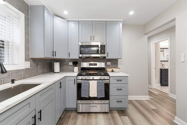 Building Photo - 5641 W 64th St