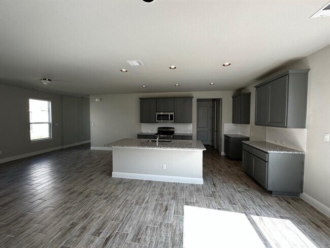 Building Photo - 109 Riverhill Dr