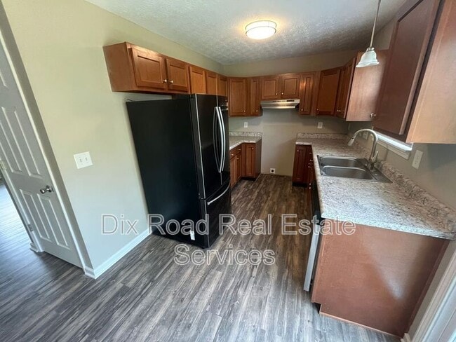 Building Photo - 265 Ihle Dr