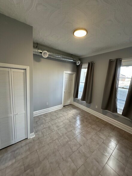 Building Photo - 2712 W 25th St