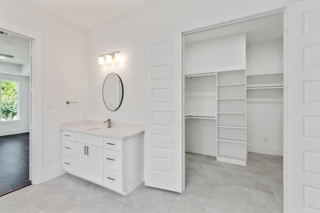 Building Photo - 114 Bentwood Dr