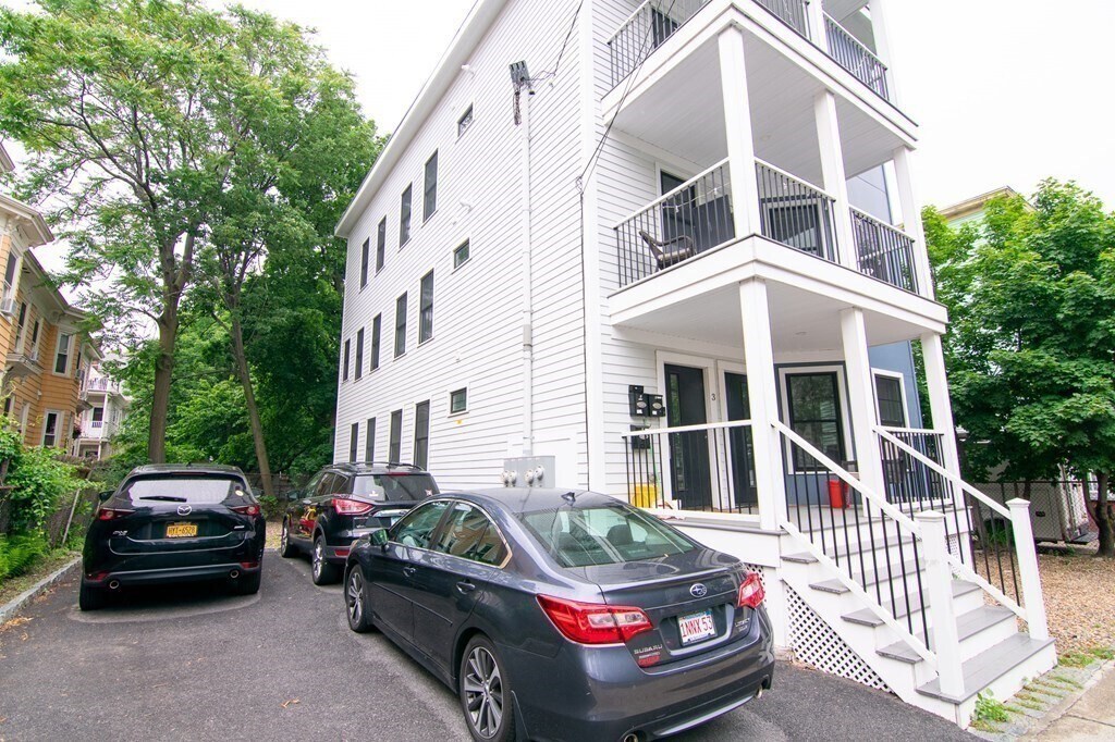 Building Photo - 3 Evergreen Ave