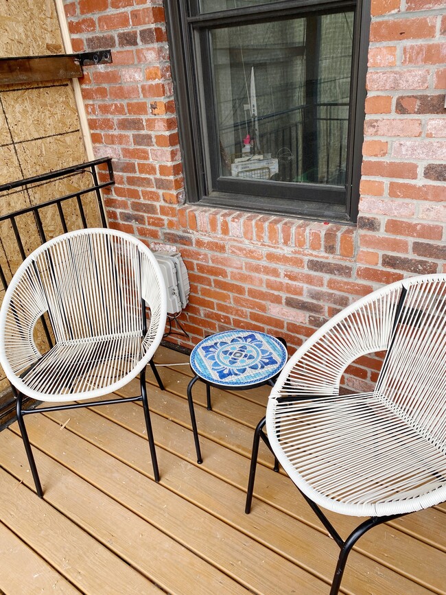 Building Photo - 2242 Ontario Rd NW