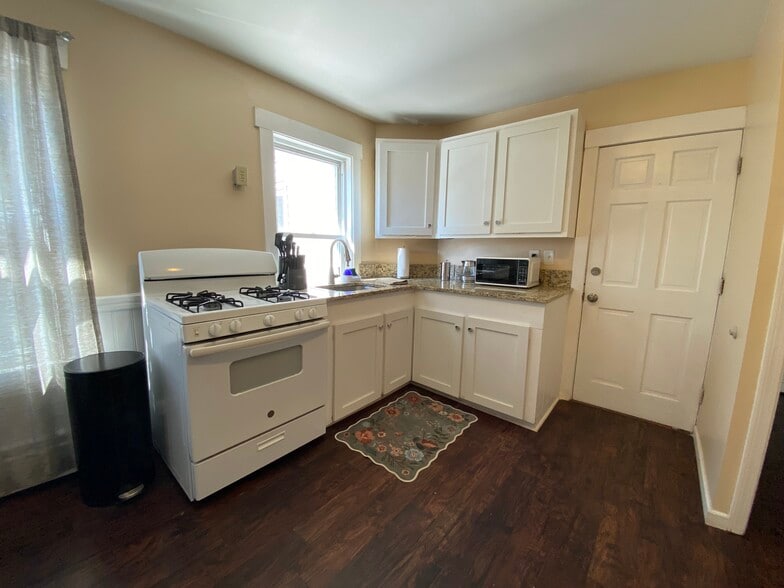 Kitchen - 123 Endicott St