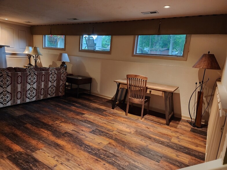 Building Photo - 20311 Village Green Dr