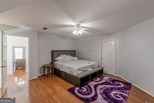 Building Photo - 203 Prestwick Way N