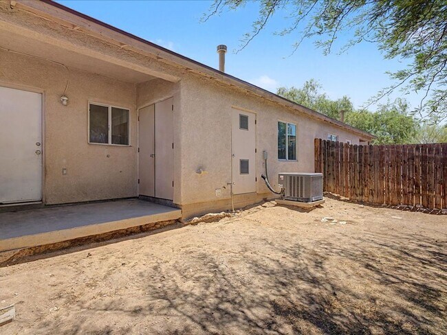Building Photo - 81 E Laguna St