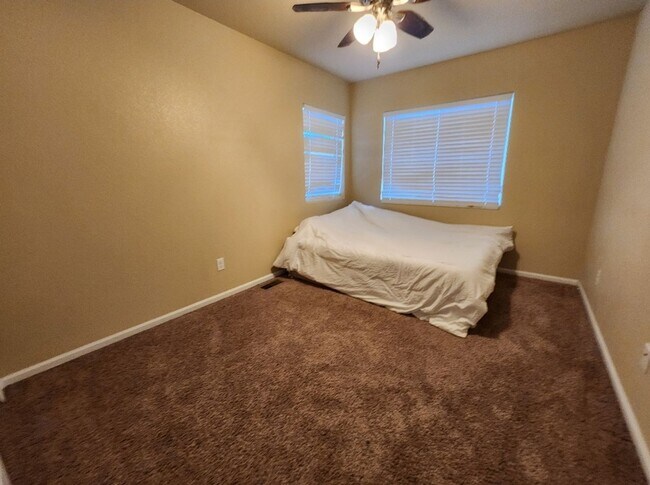 Building Photo - 3 Bed 3 bath house in Spring Creek Traditional Neighborhood!