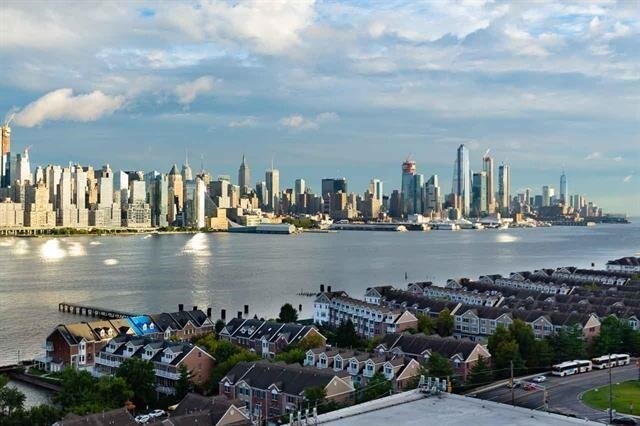 Building Photo - 7000 BLVD E