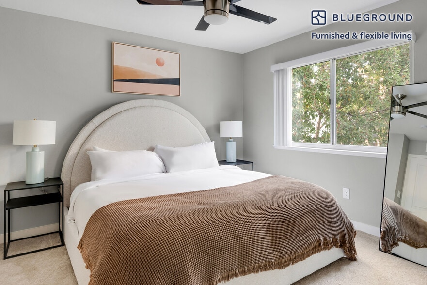 Building Photo - 2721 Midtown Ct