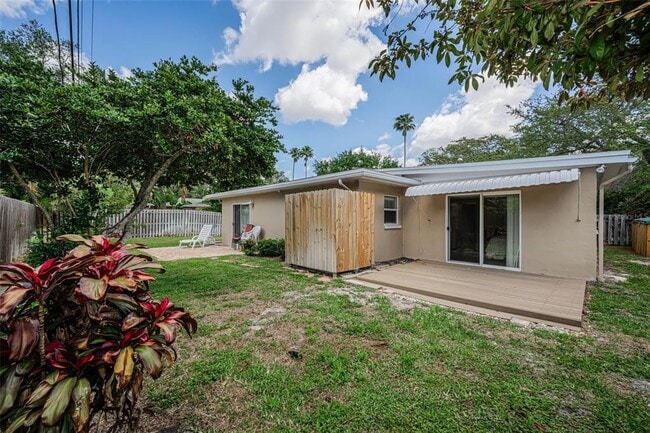 Building Photo - 253 Park Cir S