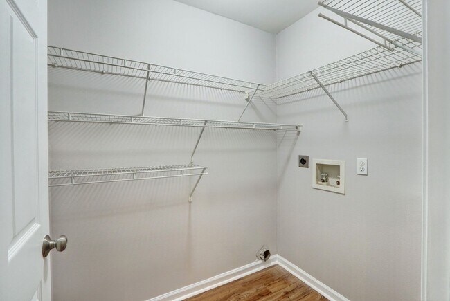 Building Photo - 3-3 Dukes Way