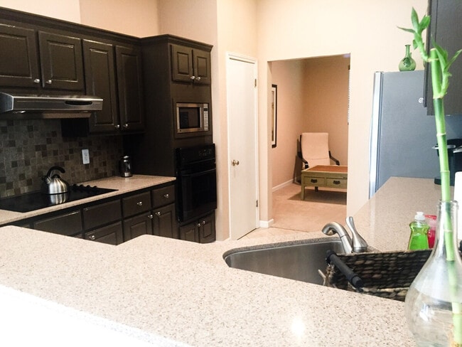 Building Photo - 14811 Great Willow Dr