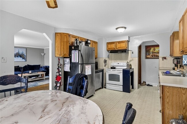 Building Photo - 116 Springville Ave