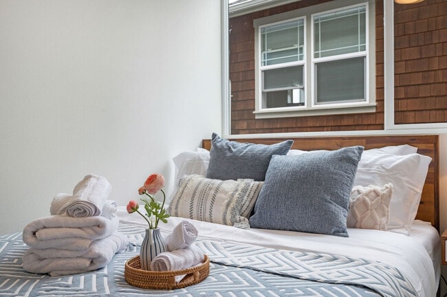 Building Photo - 34 W Cremona St