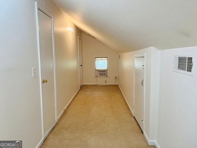 Building Photo - 2289 Roscoe Rd