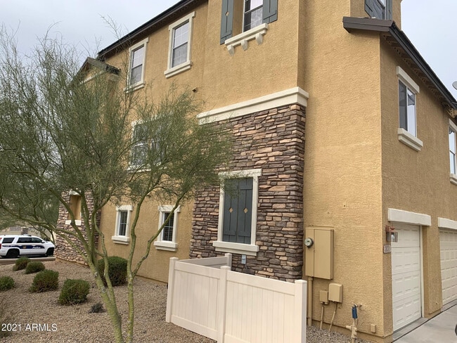 Building Photo - 3031 W Sand Flower Dr