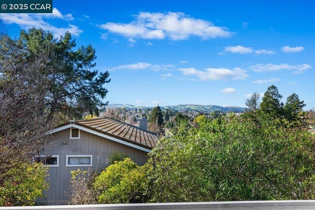 Building Photo - 207 Midway Dr