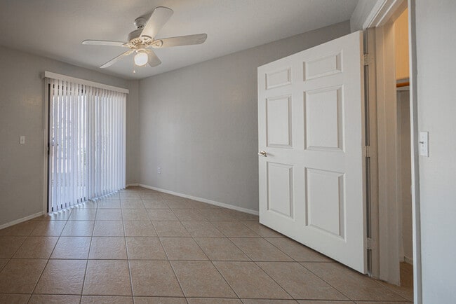 Building Photo - 1287 N Alma School Rd