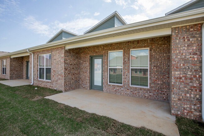 Building Photo - ***HIGHPOINTE***