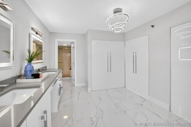 Building Photo - 3115 S Ocean Blvd