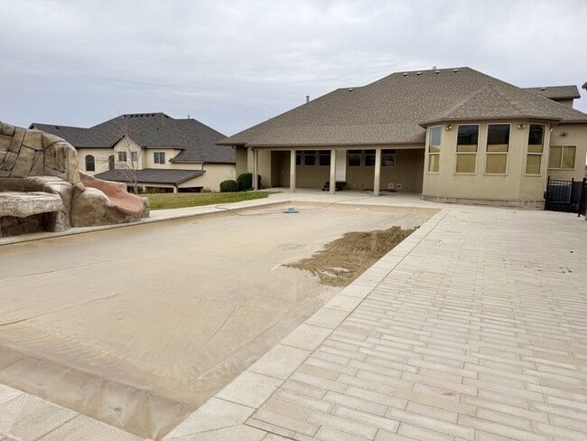 Building Photo - 14328 S Log Home Ln