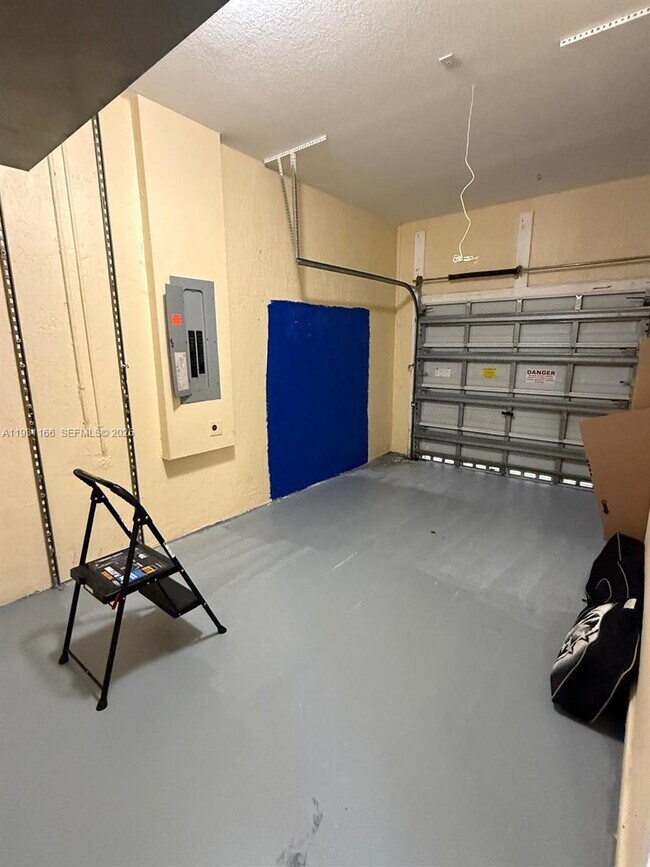 Building Photo - 2221 NE 37th Terrace