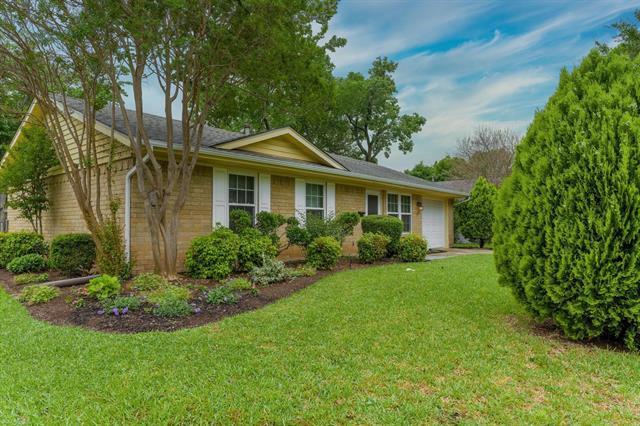 Building Photo - 1204 Oakhill Dr