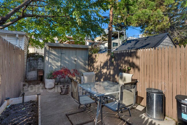 Building Photo - 232 S Castle St