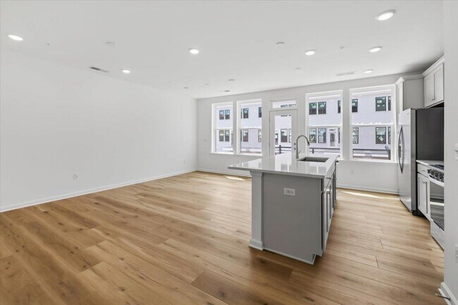 Building Photo - 200 Balsam St