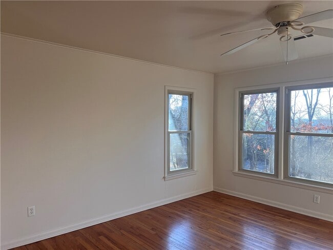 Building Photo - 921 E Rodgers Dr